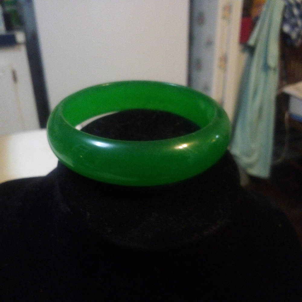 Jadite bangle